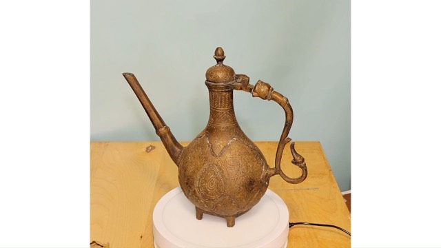 Mughal Cast Bronze Ewer (Aftaba) with Lion-Head Handle, photograph 2