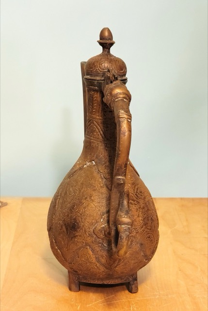 Mughal Cast Bronze Ewer (Aftaba) with Lion-Head Handle, photograph 3