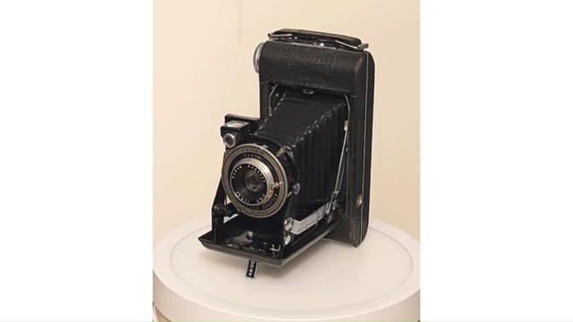 Kodak Vigilant Six-20 Folding Camera, photograph 2