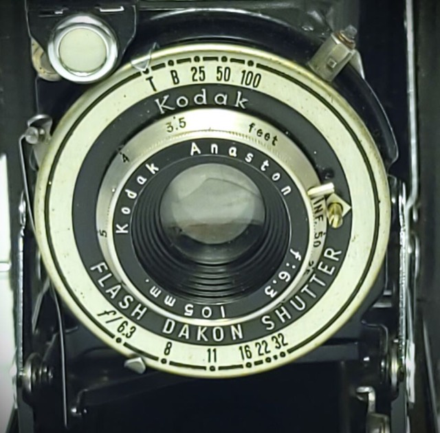 Kodak Vigilant Six-20 Folding Camera, photograph 4