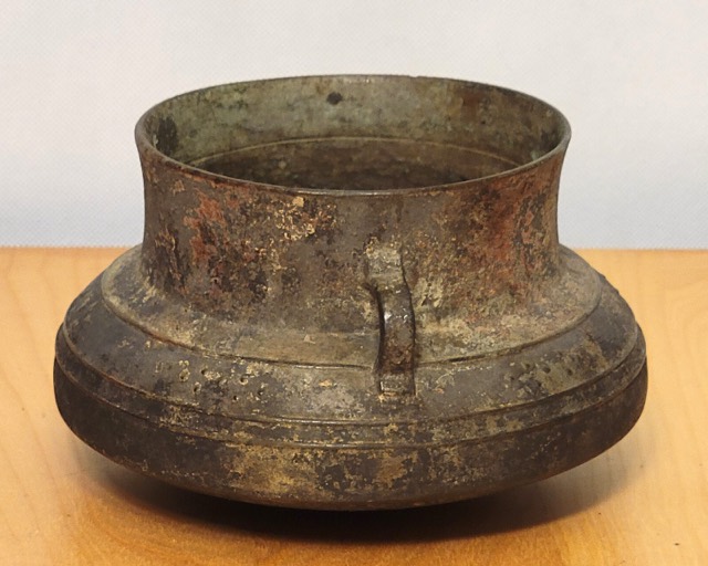 Laotian Cast Bronze Rice Pot, photograph 3