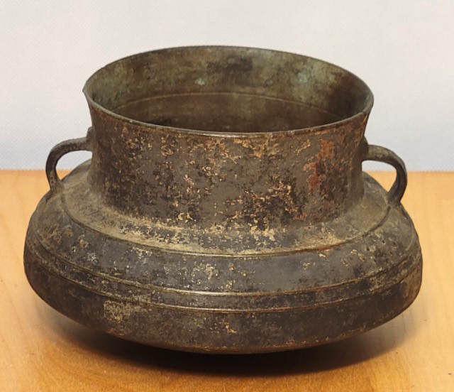 Laotian Cast Bronze Rice Pot, photograph 4