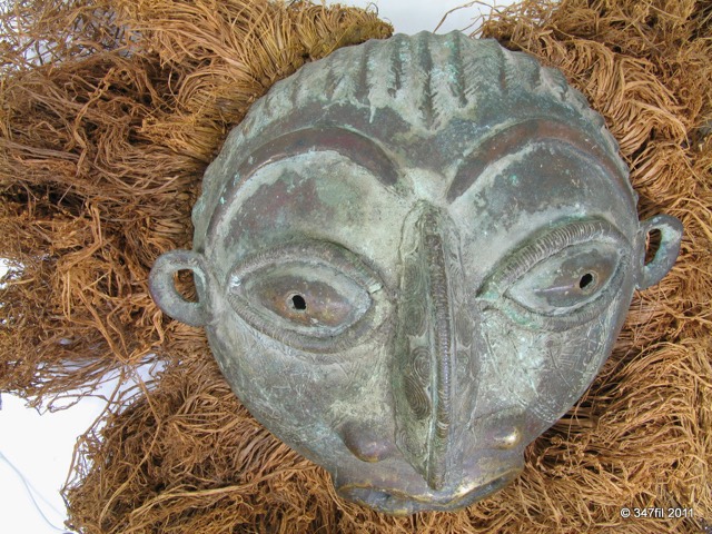 Bamun Bronze Ceremonial Mask with Raffia, photograph 3