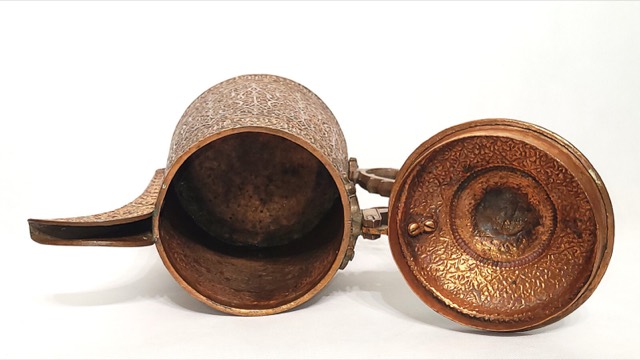 Kashmiri Engraved Copper Coffee Pot, Srinagar, photograph 4