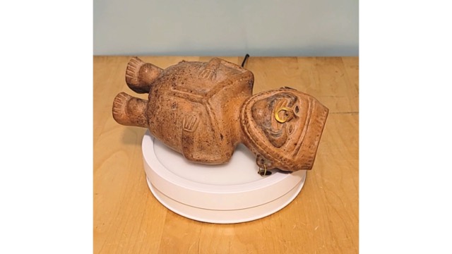Nayarit Terracotta Figure with 24K Gold Ornaments, photograph 2