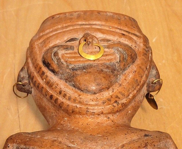 Nayarit Terracotta Figure with 24K Gold Ornaments, photograph 6