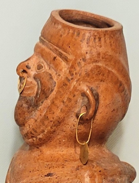 Nayarit Terracotta Figure with 24K Gold Ornaments, photograph 7