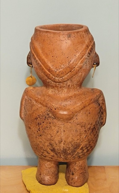 Nayarit Terracotta Figure with 24K Gold Ornaments, photograph 8