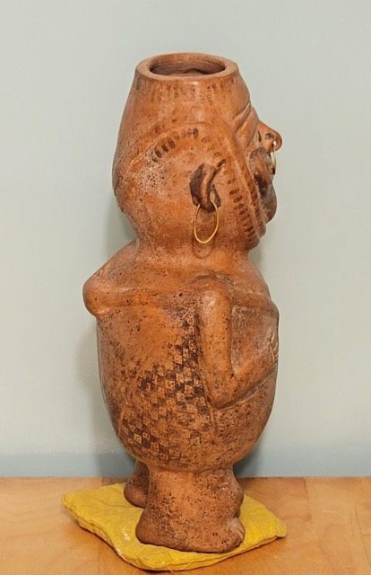 Nayarit Terracotta Figure with 24K Gold Ornaments, photograph 9