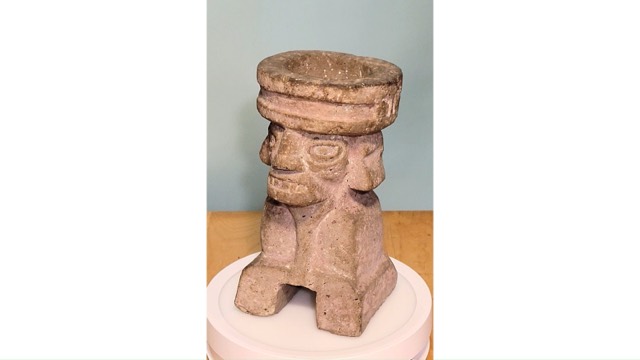 Huehuetéotl Effigy Offertory Vessel, Volcanic Stone, photograph 2