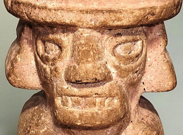 Huehuetéotl Effigy Offertory Vessel, Volcanic Stone, photograph 3