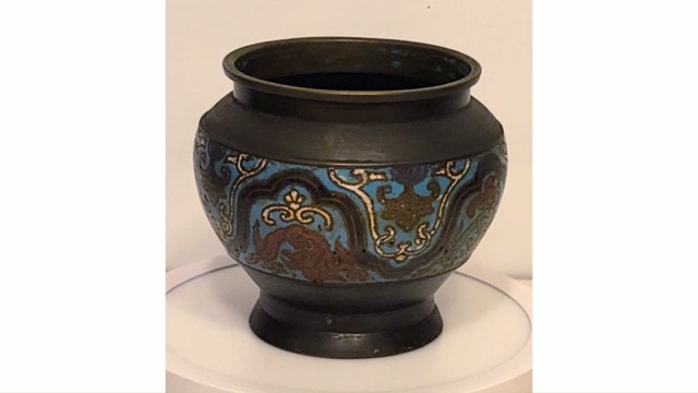 Chinese Cloisonné Vase with Dragon Motif, photograph 2
