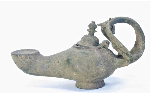 Byzantine Bronze Oil Lamp with Orthodox Cross, photograph 4