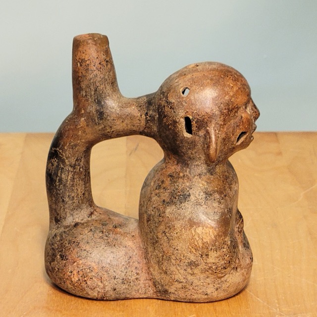 Chimú Whistling Stirrup-Spout Vessel, photograph 4