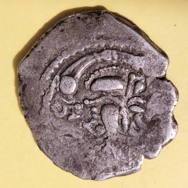 Late Sasanian Silver Drachm with Zoroastrian Fire Altar, photograph 2