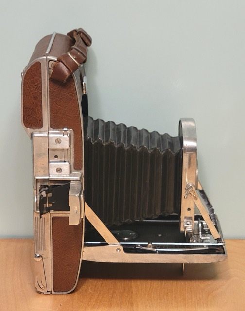 Polaroid Land Camera Model 95 with Fitted Case, photograph 4
