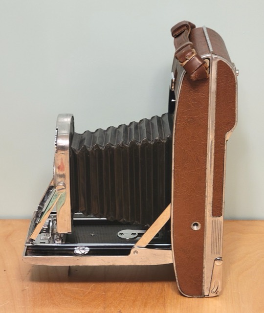Polaroid Land Camera Model 95 with Fitted Case, photograph 5