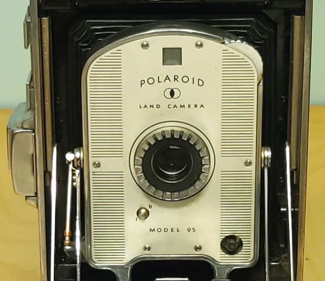 Polaroid Land Camera Model 95 with Fitted Case, photograph 7