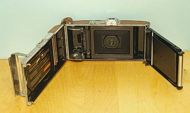Polaroid Land Camera Model 95 with Fitted Case, photograph 11