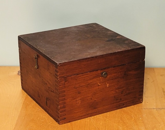 Polaris Manufacturing Co. Gimballed Marine Compass, photograph 6