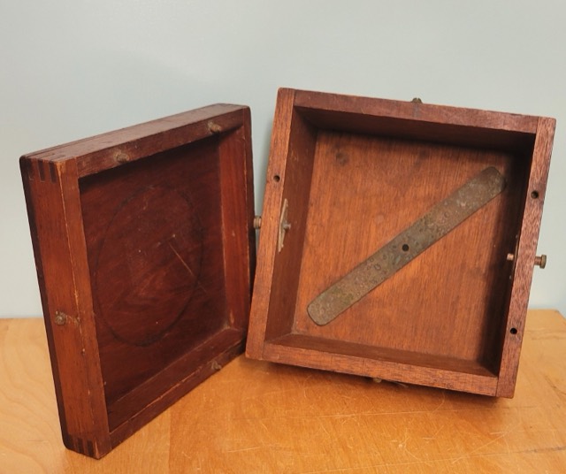 Polaris Manufacturing Co. Gimballed Marine Compass, photograph 8