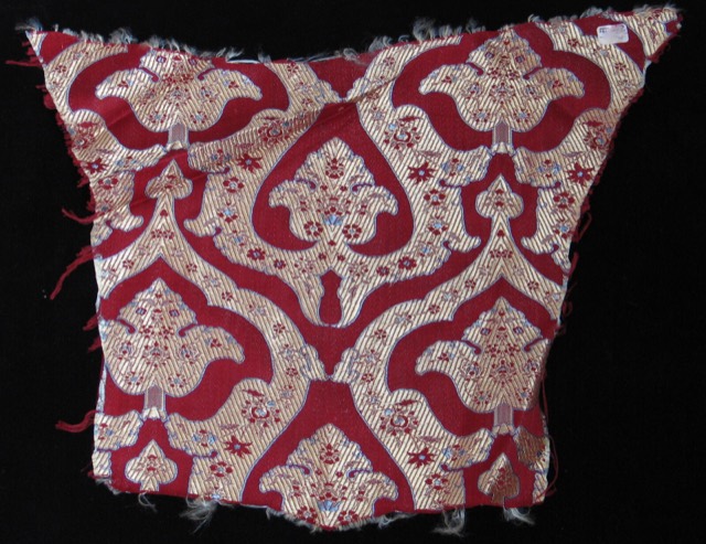 Ottoman Court Silk Brocade Fragment, Bursa or Istanbul, photograph 4