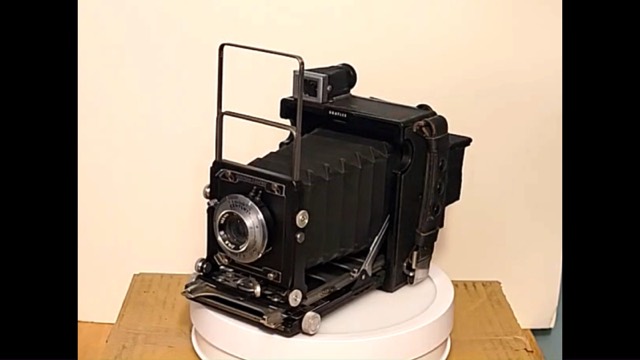 Graflex Century Graphic Medium Format Press Camera, circa 1950, photograph 2