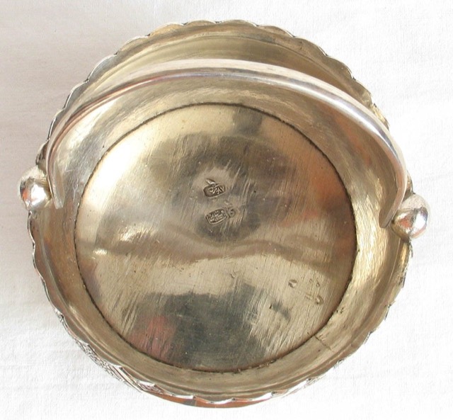 Mamluk Revival Silver Sugar Bowl, Signed "Work of Ali", photograph 4